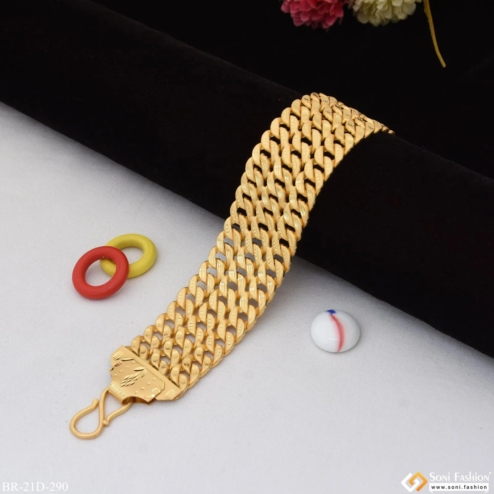 Best Quality Durable Design Gold Plated Pokal Bracelet for Men - Style D290