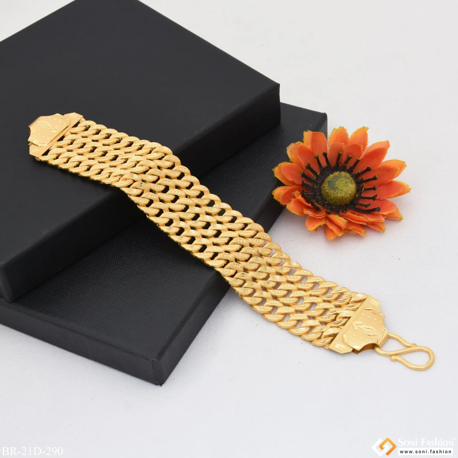 Best Quality Durable Design Gold Plated Pokal Bracelet for Men - Style D290