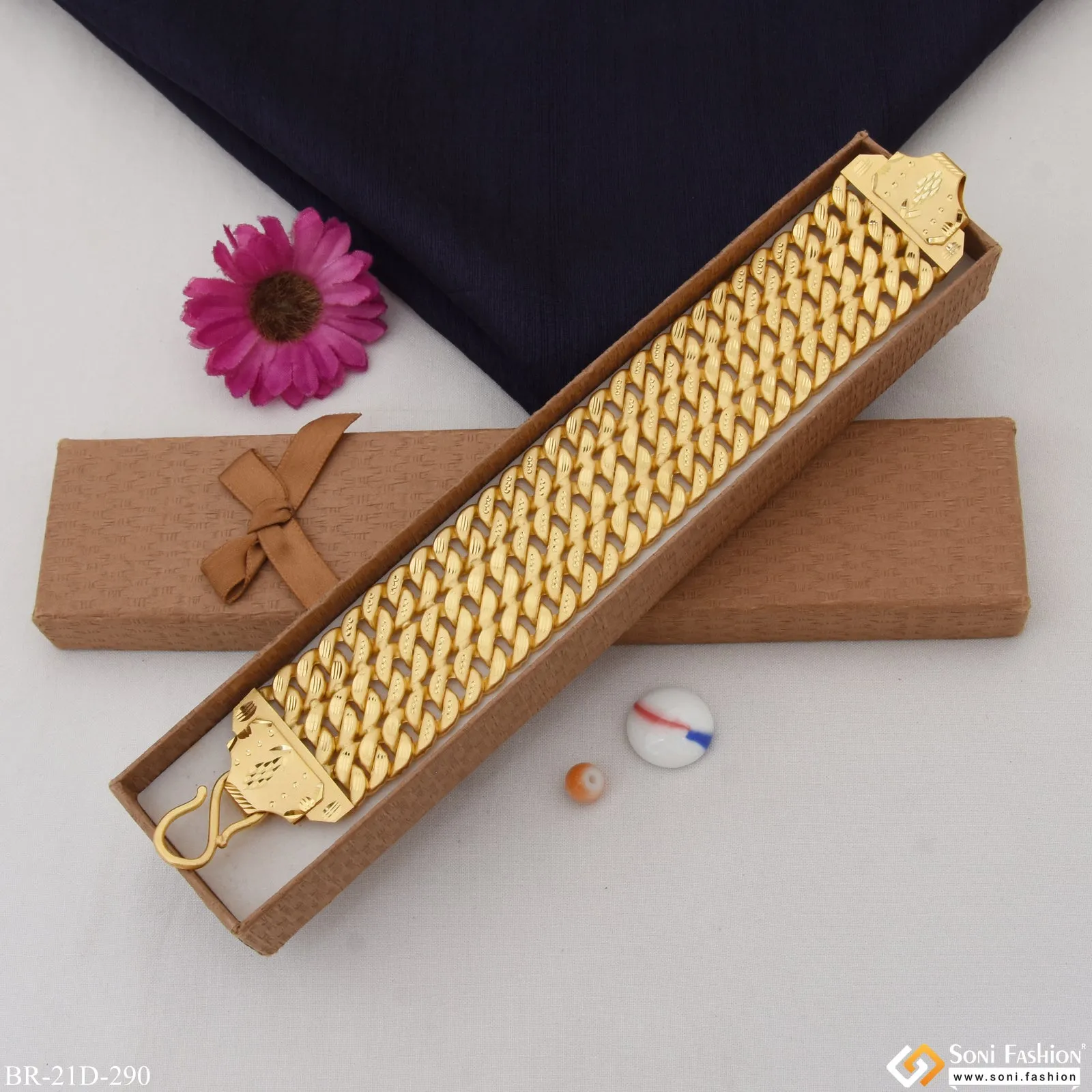Best Quality Durable Design Gold Plated Pokal Bracelet for Men - Style D290
