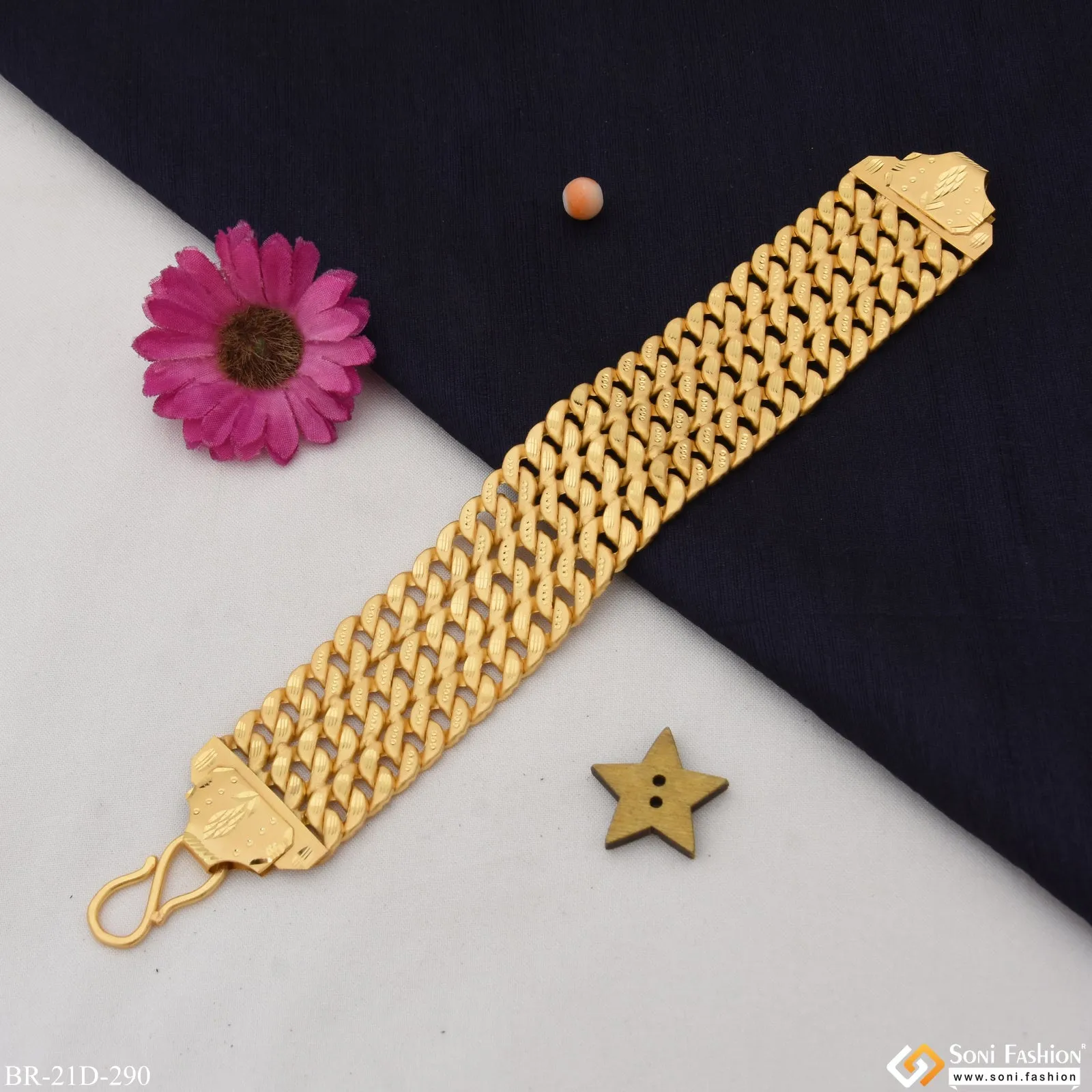 Best Quality Durable Design Gold Plated Pokal Bracelet for Men - Style D290